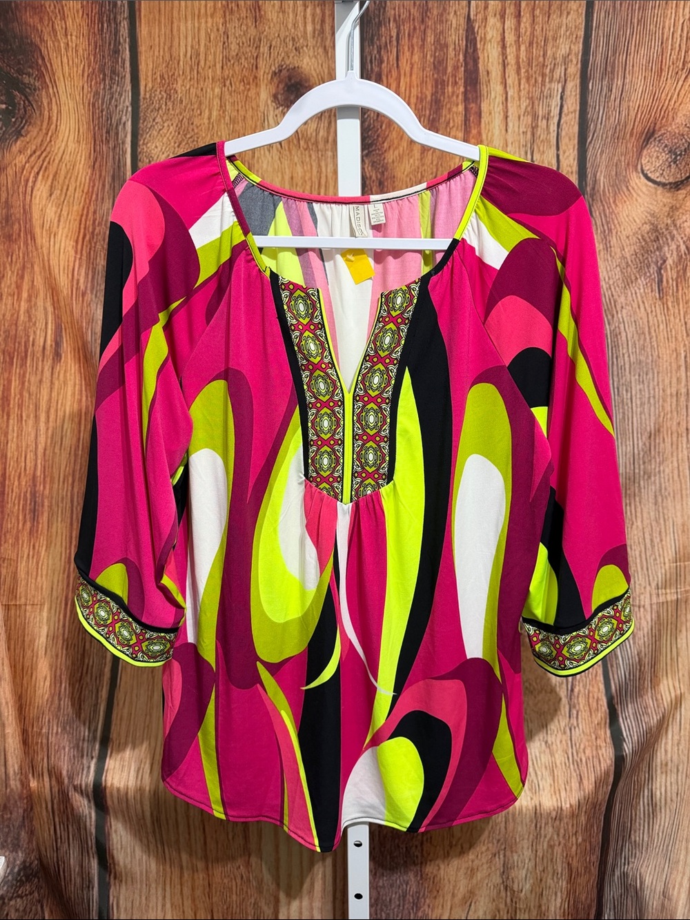 Madison Colorful V-neck Blouse Size L